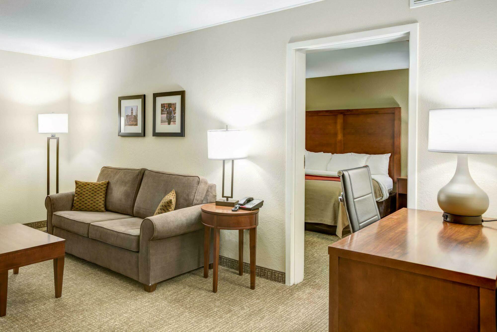 Comfort Inn & Suites Clemson - University Area Exterior photo